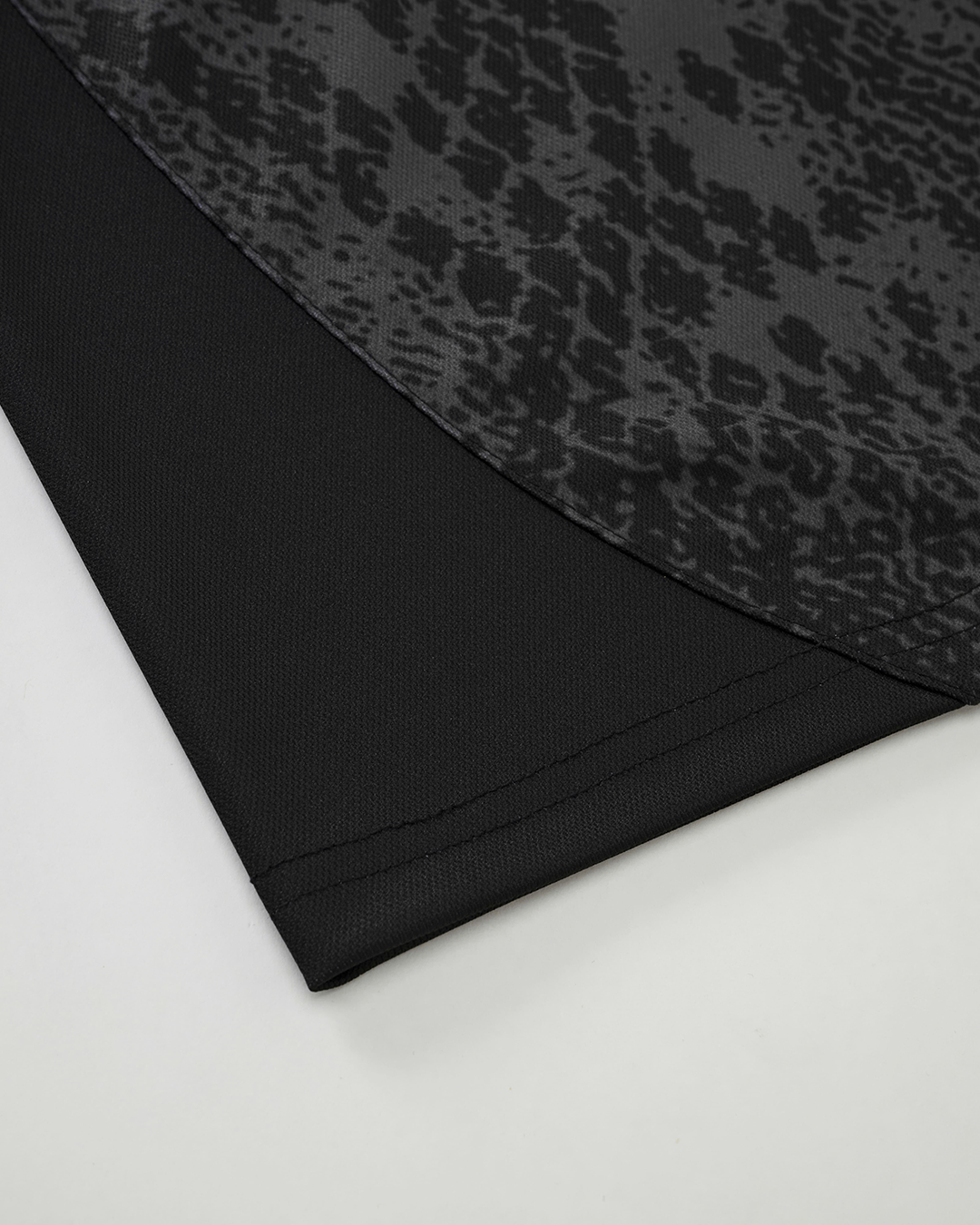 SNAKESKIN CAMO JERSEY - BLACK