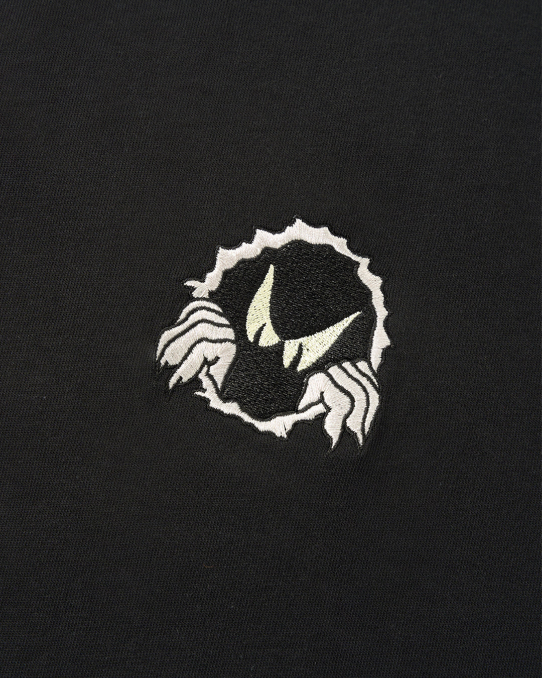 HIDDEN EYES TEE - BLACK