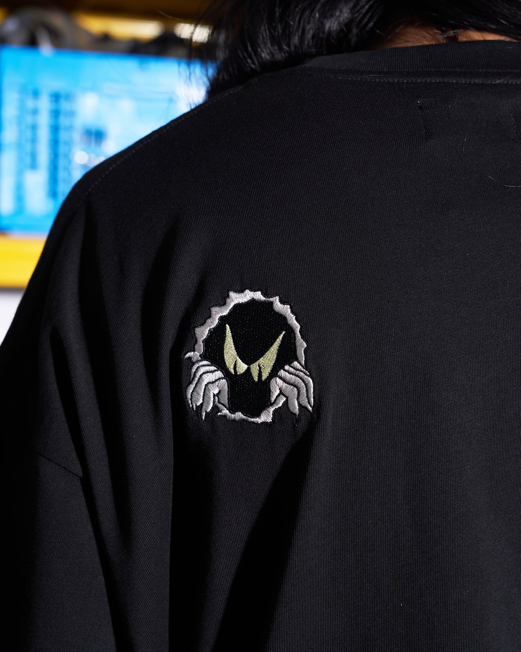 HIDDEN EYES TEE - BLACK